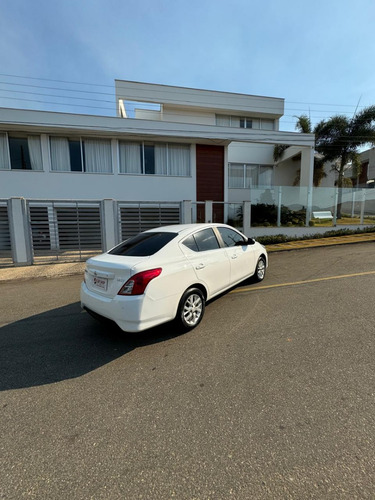 Nissan Versa 1.6 16v Sv 4p