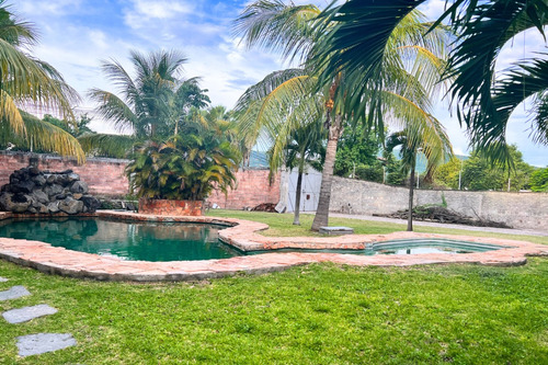 Terreno De 2,204 M² En Chiconcuac, Xochitepec, Morelos | Con Alberca Y Explanada Para Eventos