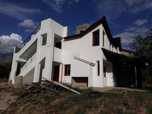 Casa En Venta - 3 Dormitorios 3 Baños - Córdoba