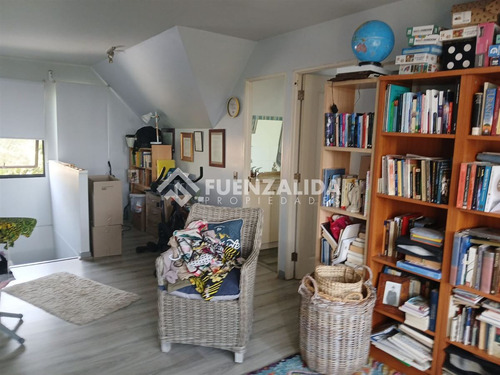 Casa En Venta De 4 Dorm. En La Florida