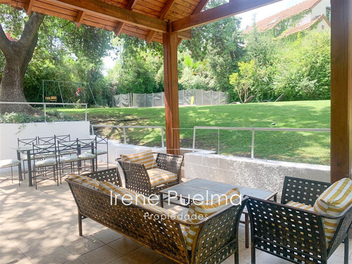 Vende Casa Con Gran Jardin En Huinganal En Lo Barnechea