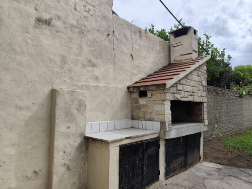 Casa En Venta Dos Dormitortios, En Junin.