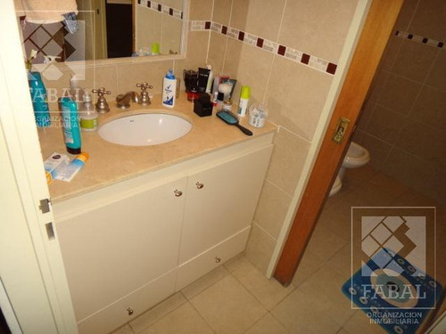 Casa Alquiler O Venta Santa Genoveva, 3 Dormitorios, 3 Baños, Quincho-garaje Y Jardín