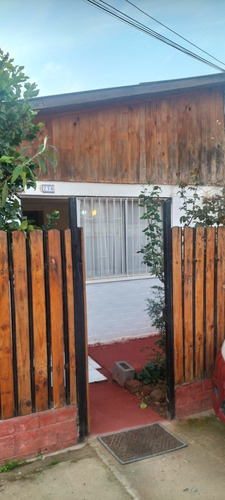 Casa 2 Dormitorios Y Un Baño , Pareo Simple , Entrada Auto