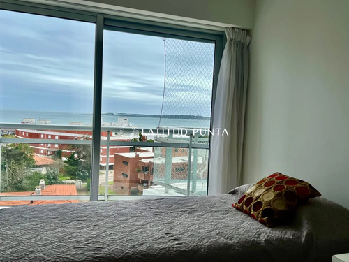 Mansa, Apartamento De 3 Dormitorios Más Dependencia
