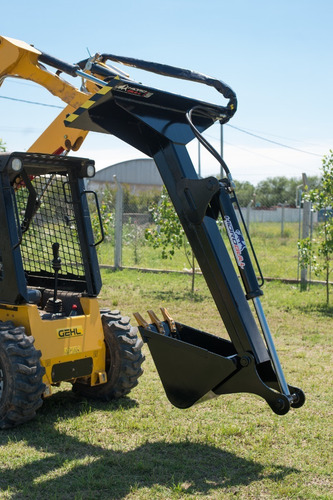 Imagen 2 de 19 de Brazo Retro Fijo Hidrobull - Accesorio Minicargadora Bobcat