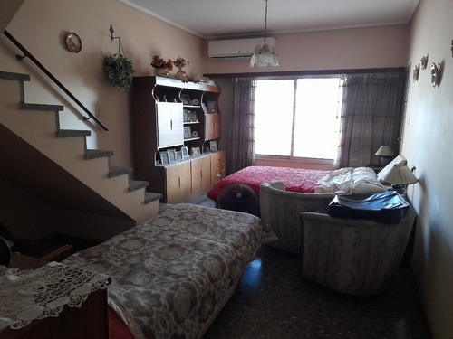Imagen 5 de 18 de Chalet De 4 Amb En 2 Plantas Con Gran Jardín. Muy Buen Estado.