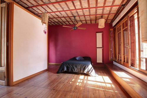 Centro Cultural, Casa Con Patio Y Pileta. Amplias Opciones En De Uso. Oportunidad