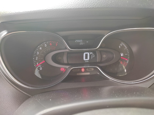 Imagem 8 de 9 de Captur Suv Life 1.6 (automatica, Unico Dono)