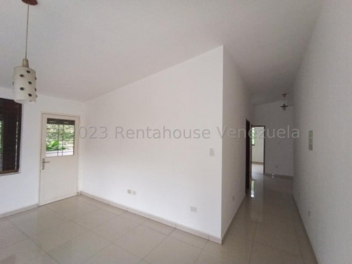 Casa En Venta En Colinas De Guataparo Valencia Mm Carabobo Con Patio Jardin Vigilancia Y Agua De Manantial