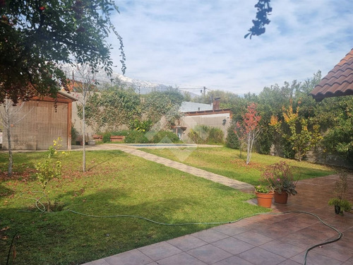 Casa En Venta De 6 Dorm. En Peñalolén