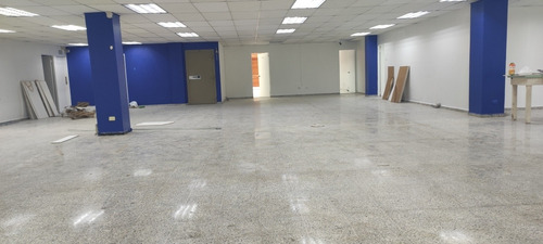 Imagen 1 de 6 de Alquilo Local 1500 Metros 1er Y 2do Piso U$ 20,000.00