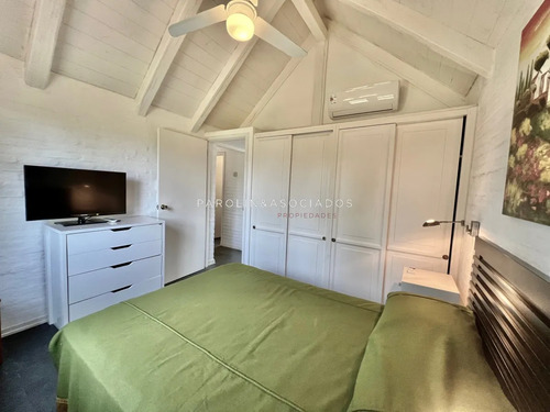 Casa En Venta De 2 Dormitorios En Barrio Privado Parque Pinares, Punta Del Este.