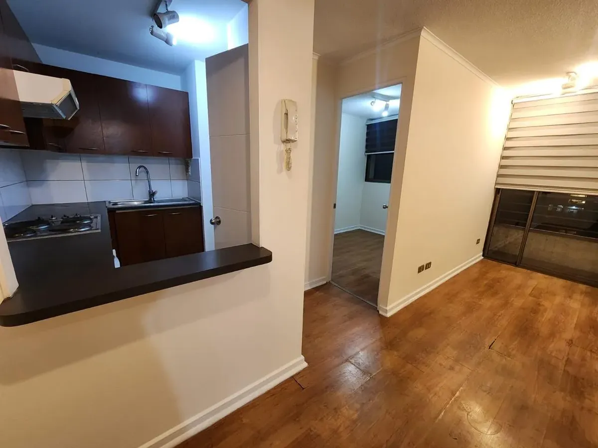 Imagen 4 de 22 de Arrienda Departamento 2d1b Metro Moneda