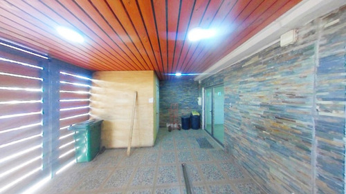 Casa Con Estacionamiento