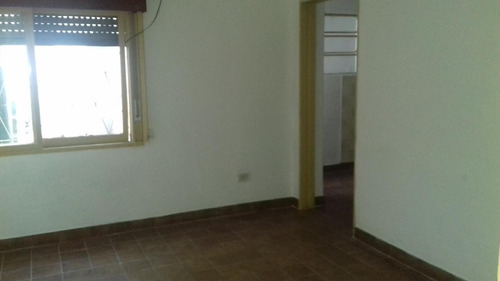 Tipo Casa Al Frente, A Mts. De Plaza