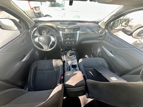 Nissan Np300 2.4 Doble Cabina Se Aa Pack Seg Mt