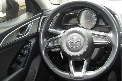 Mazda 3 2.0 Touring MT