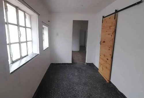 Casa En Venta - 2 Dormitorios 1 Baño - Cochera - 400mts2 - Zárate