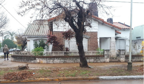 Casa De Estilo Tipo Chalet En Laguna Paiva Santa Fe