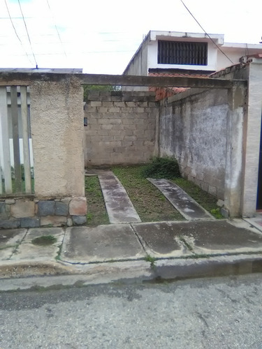 Imagen 4 de 13 de Casa De Esquina De 265 Mts2, En Parque Valencia