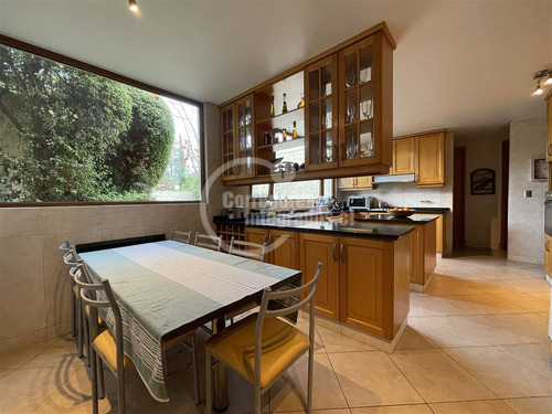 Casa En Venta De 6 Dorm. En Lo Barnechea