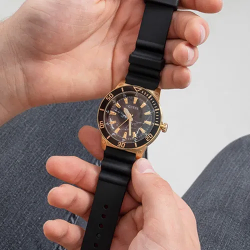 Reloj Negro Hombre Guess Reloj De Pulsera Color Del Bisel Dorado