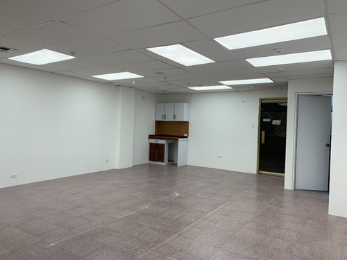 Oficina Para Alquiler En Santa Paula #2383
