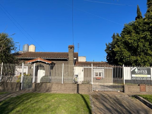 Casa En Claypole Con Hermoso Parque