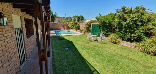 Imagen 5 de 19 de Casa En Venta, 3 Dormitorios, Alberdi, Gran Jardin, Piscina. Calidad, Rosario