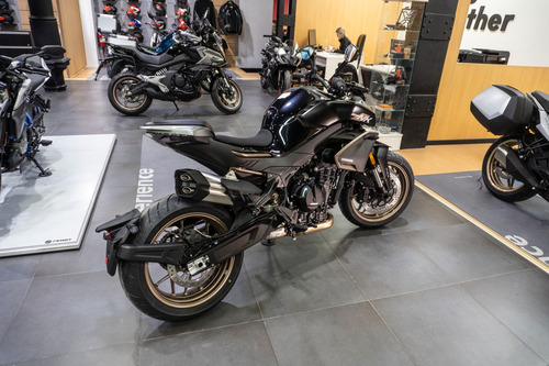 Cf Moto 800 Nk (no Mt07 ,mt09 Z900, Triumph Street Triple)