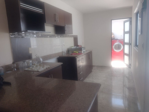 Casa De Un Piso, 3 Recámaras, Frac. Lomas De La Rioja