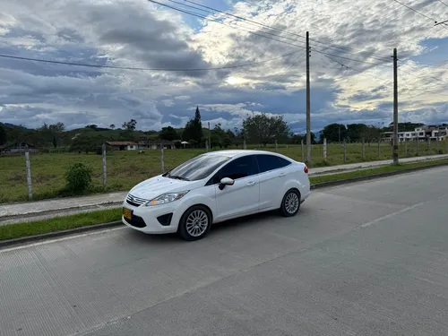 Ford Fiesta 1.6 Hatchback Automática