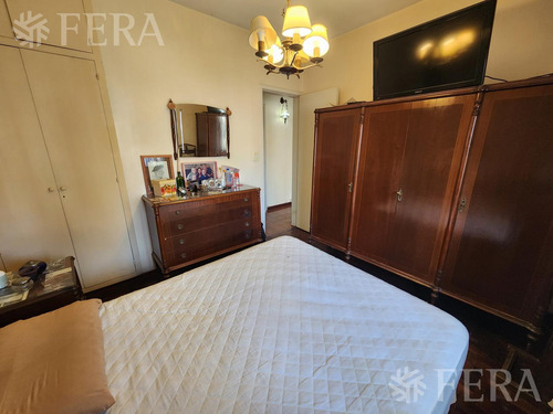 Venta De Casa De 3 Ambientes Con Cochera Y Quincho En Quilmes Oeste