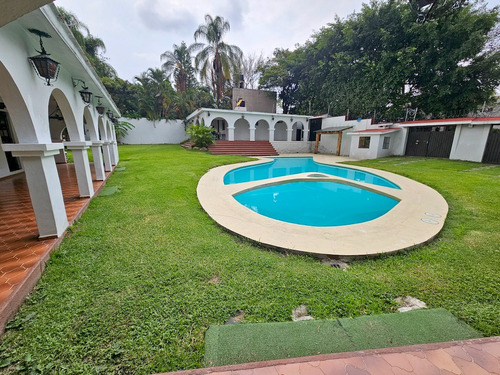 Casa Sola En Venta En Un Solo Nivel En Jardines De Cuernavaca.