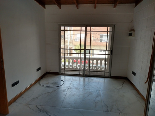 Imagen 20 de 30 de Casa 4 Amb Al Frente..atras Depto 3 Ambientes Que Falta Terminar Oportunidad