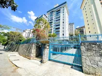 Comprar En Este Apartamento Remodelado Con Bellos Pisos De Madera Natural, Espacios Integrados,es Posible Despertar Con Una Especial Vista Del Avila. Está En Colinas De Bello Monte