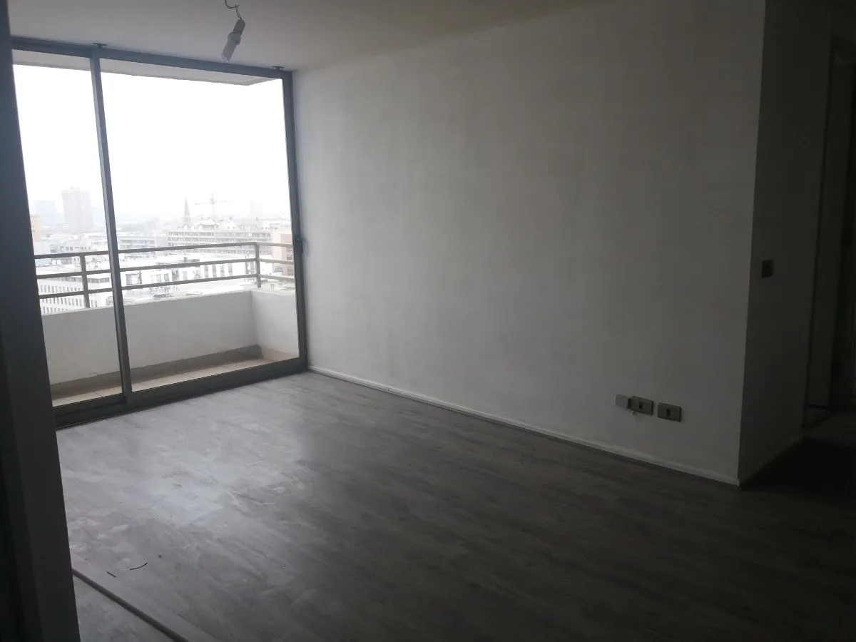 Imagen 2 de 10 de Excelente Departamento Piso 13 A Pasos Del Metro Santa
