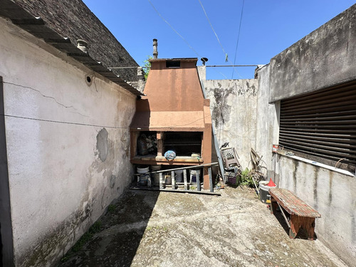 Excelente Casa Lote Propio De 4 Ambientes Con Gran Patio En Mataderos