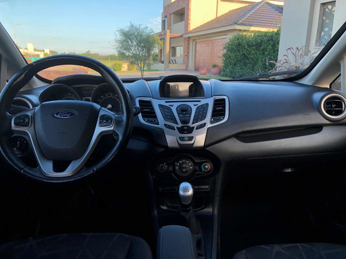Ford Fiesta Kinetic Design 1.6 Sedan Titanium 120cv 2013