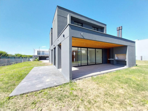 Espectacular Casa En Venta En Alto Verde 3, Yerba Buena