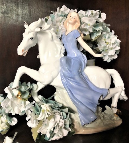 Estatua Dama E Cavalo Porcelana 30cm