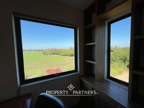 Casa Con Vista A Áreas Verdes
