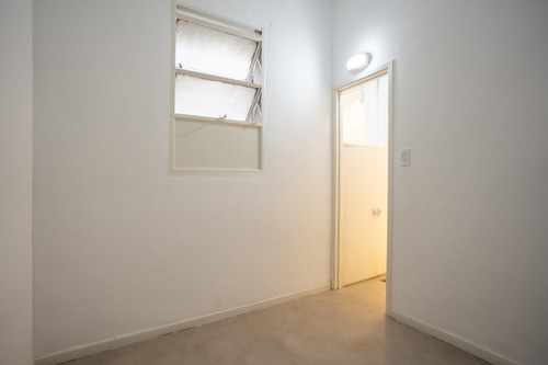 Departamento En Recoleta De 3 Ambientes Con Dependencia.