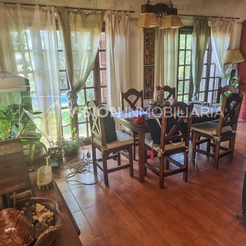 Imagen 7 de 14 de Venta Chacra Casa Con Piscina En Lagos Del Norte A 13km De Cd. De Rivera, Terreno De 1769 M2. 4 Dormitorios Y 2 Baños, Estufa A Leña, Terreno Enorme Con Arboles Frutales. Agua Con Pozo, Ute, Internet