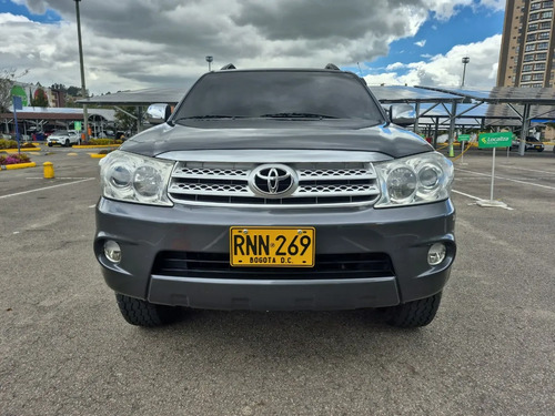 Toyota Fortuner SR5 AT 2.7  4X4