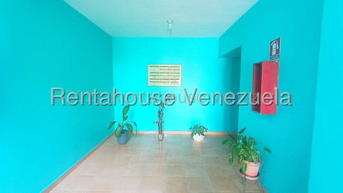 Bray Montoya Vende Amplio Apartamento En Zonas Oeste De La Ciudad De Barquisimeto En Piso Bajo Posee 3 Habitaciones 2 Baños Vigilancia Las 24 Horas Gas Directo 2#5#1#3#5#3#5 Bray Montoya