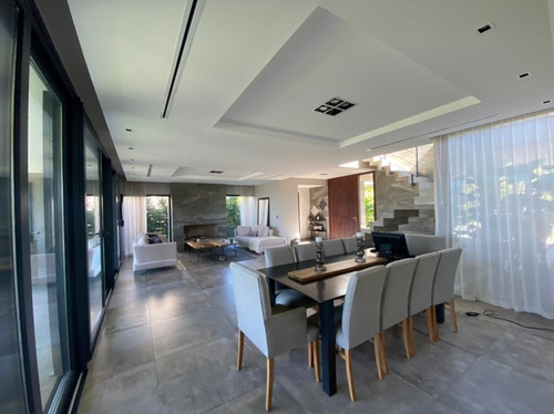 Casa En Venta Ubicado En El Yacht, Nordelta, G.b.a. Zona Norte