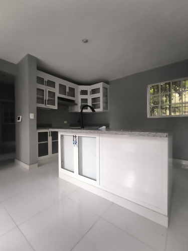 Apartamento De 2 Habitaciones Un Baño Sala Cocina Comedor