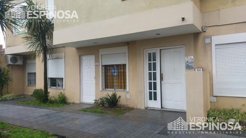 Ph De Tres Ambientes En Venta, Villa Luzuriaga.